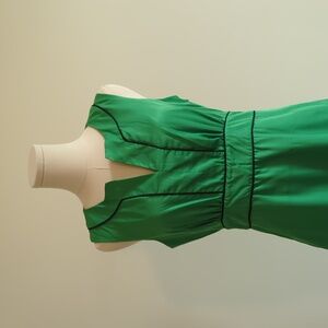 NWT Banana Republic size 4 Kelly green dress with navy piping